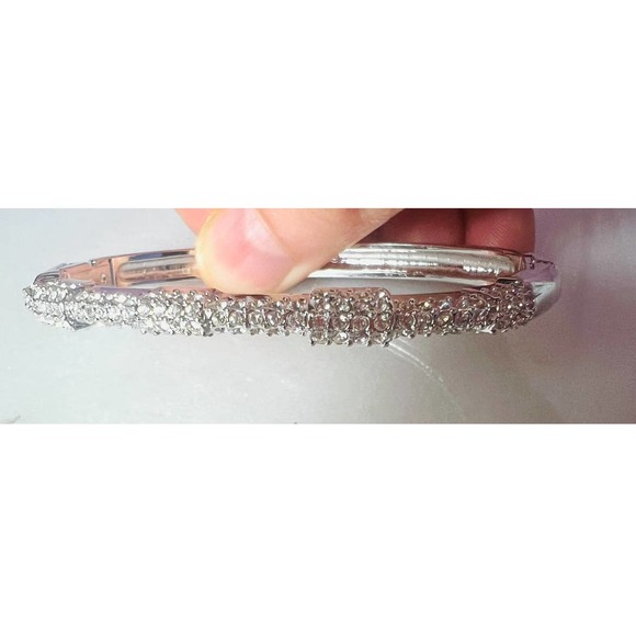 NIB Swarovski signed pave bangle - Picture 7 of 8